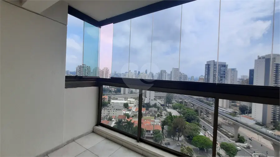 Apartamento com 3 quartos para alugar em Campo Belo – SP