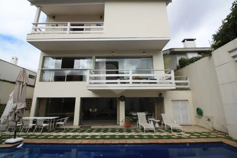 Sobrado com 4 quartos à venda em Alto de Pinheiros – SP