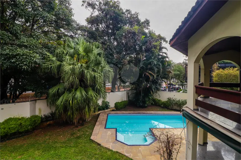 Sobrado com 4 quartos à venda em Alto de Pinheiros – SP