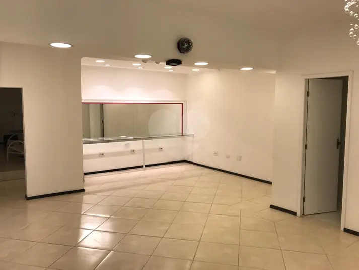 Prédio inteiro à venda ou para alugar em Santana – SP