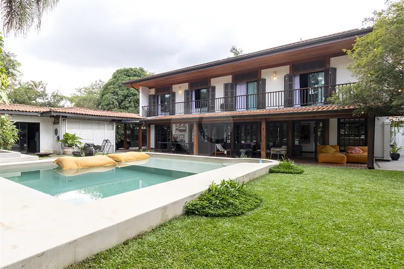 Sobrado com 4 quartos à venda em Alto de Pinheiros – SP