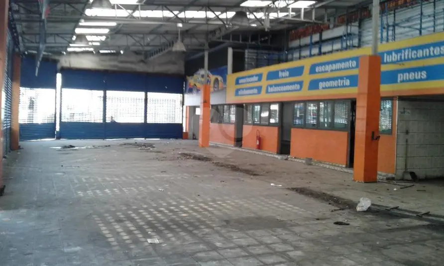 Prédio inteiro à venda em Pari – SP