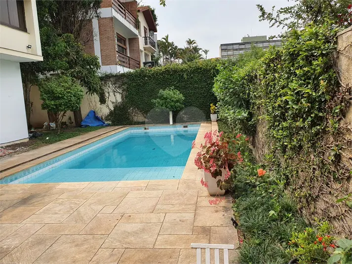 Casa térrea com 3 quartos à venda em Alto de Pinheiros – SP