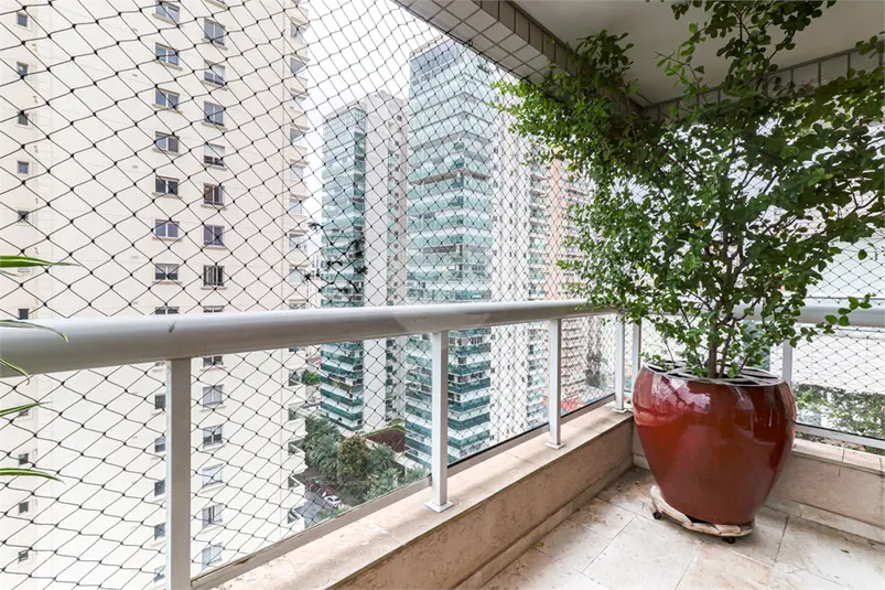 Apartamento com 3 quartos à venda em Moema – SP