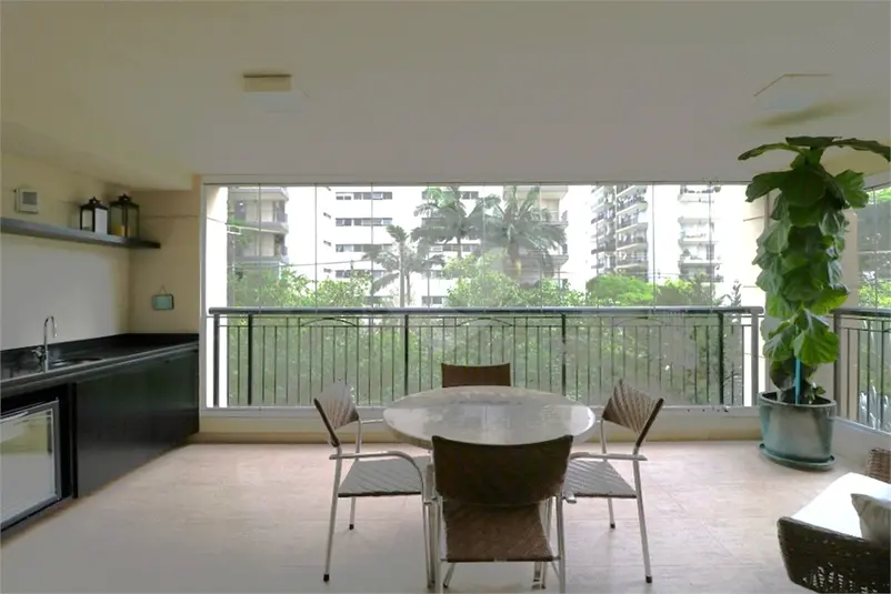 Apartamento com 4 quartos à venda em Moema – SP