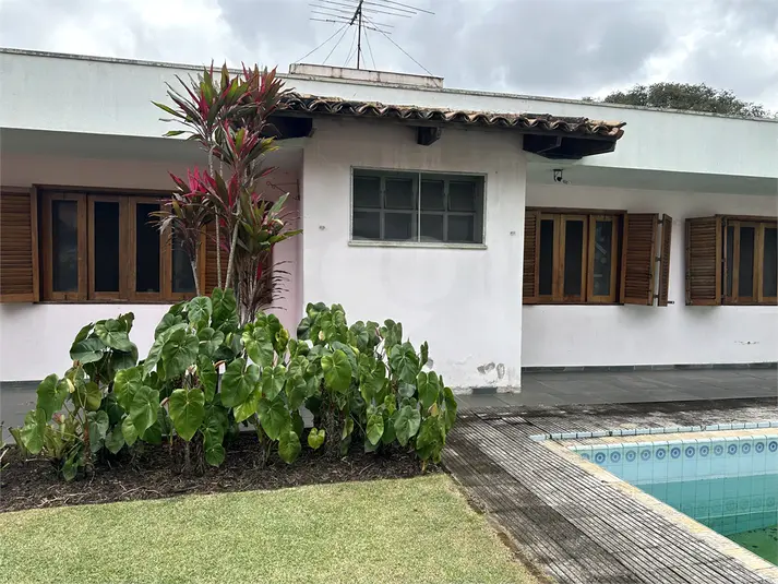 Casa térrea com 3 quartos à venda em Alto de Pinheiros – SP