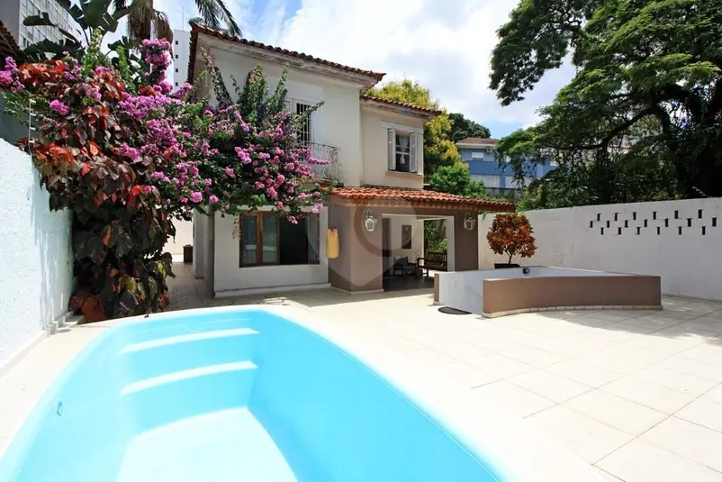 Casa com 4 quartos à venda em Pacaembú – SP