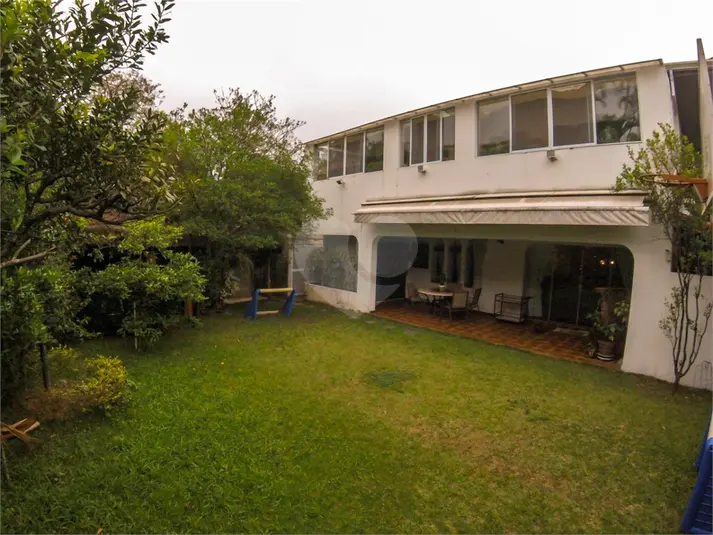 Sobrado com 4 quartos à venda em Alto de Pinheiros – SP