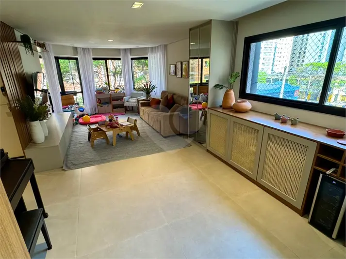 Apartamento com 4 quartos à venda em Moema – SP