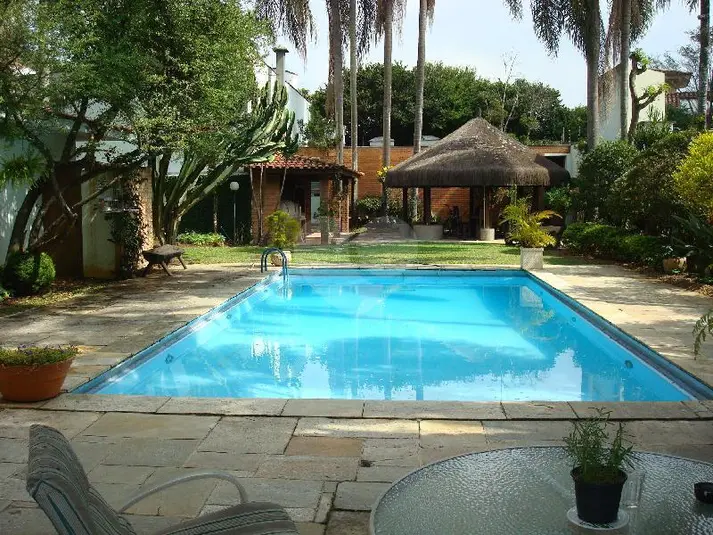 Casa térrea com 3 quartos à venda em Alto de Pinheiros – SP