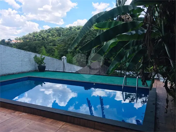 Casa térrea com 4 quartos à venda em Horto – SP