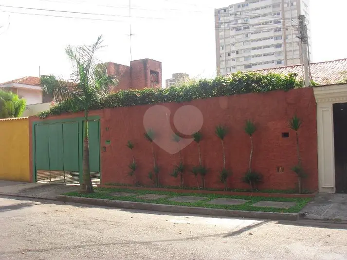 Sobrado com 3 quartos para alugar em Moema – SP