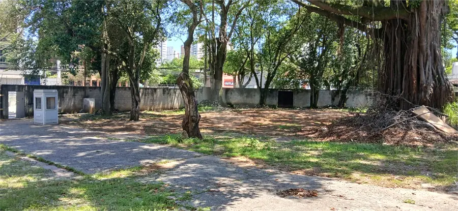 Terreno à venda em Alto de Pinheiros – SP