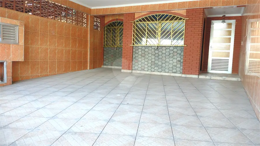 Sobrado com 3 quartos para alugar em Tremembé – SP