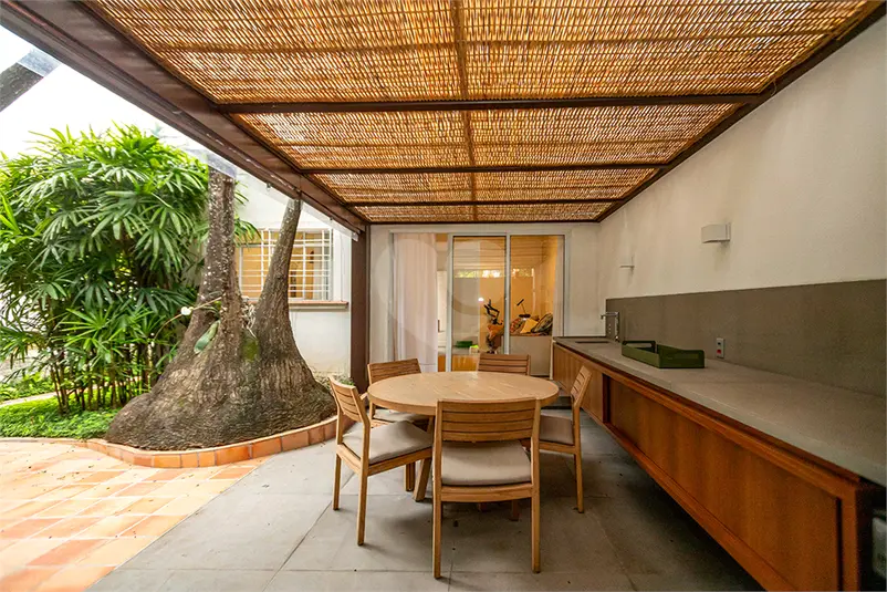 Casa térrea com 4 quartos à venda em Alto de Pinheiros – SP