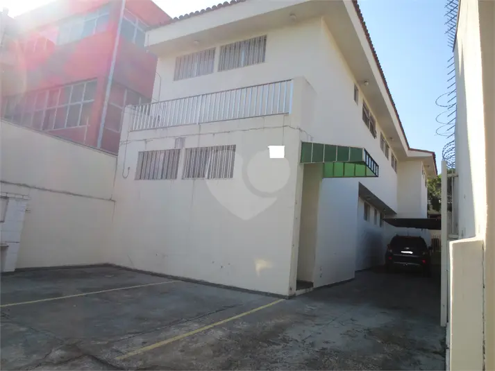 Prédio inteiro à venda ou para alugar em Lapa – SP