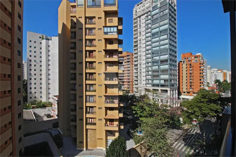 Apartamento com 3 quartos à venda ou para alugar em Moema – SP
