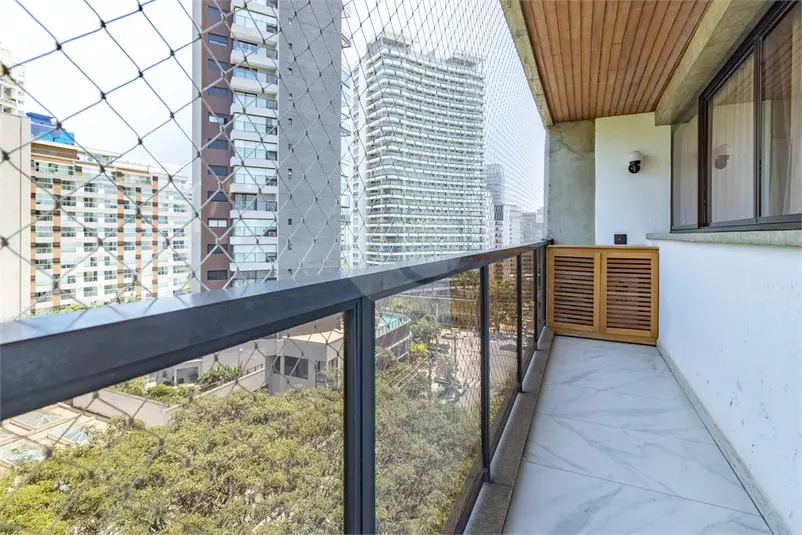 Apartamento com 3 quartos à venda em Moema – SP