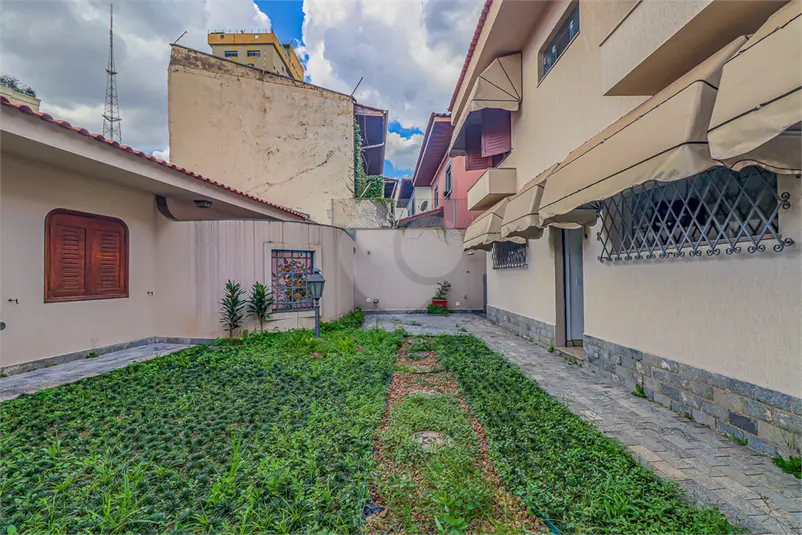 Casa com 4 quartos à venda em Alto de Pinheiros – SP