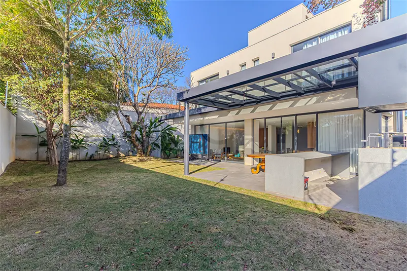 Sobrado com 4 quartos à venda em Alto de Pinheiros – SP
