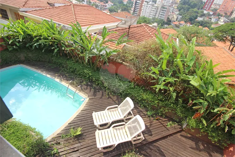 Sobrado com 4 quartos à venda em Alto de Pinheiros – SP