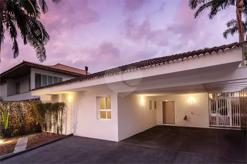 Casa térrea com 3 quartos à venda em Alto de Pinheiros – SP