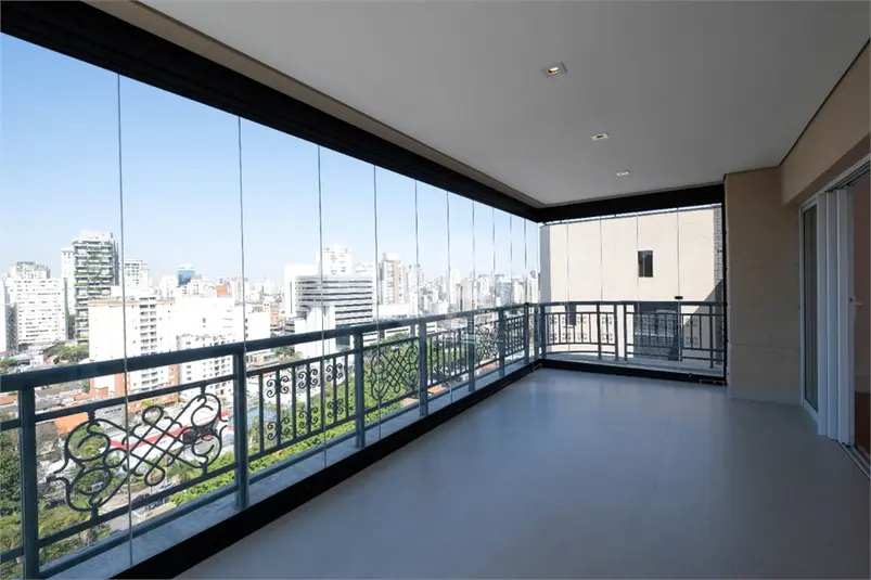 Apartamento com 3 quartos à venda ou para alugar em Vila Olímpia – SP