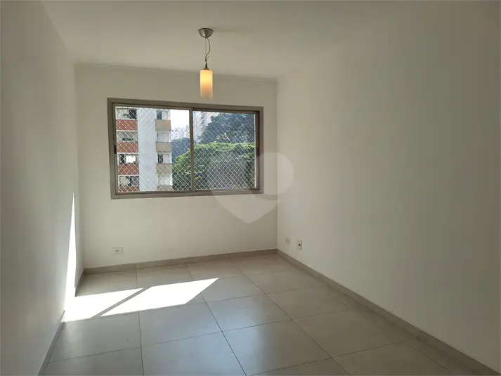 Apartamento com 3 quartos para alugar em Moema – SP