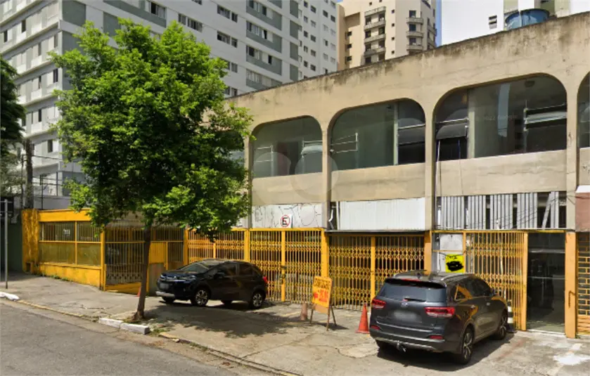 Prédio inteiro à venda ou para alugar em Moema – SP