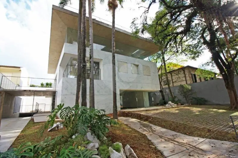 Casa à venda em Jardim América – SP