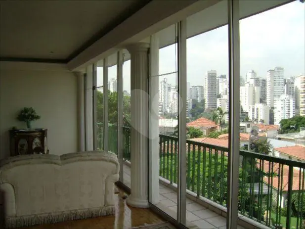 Sobrado com 4 quartos à venda em Pacaembú – SP