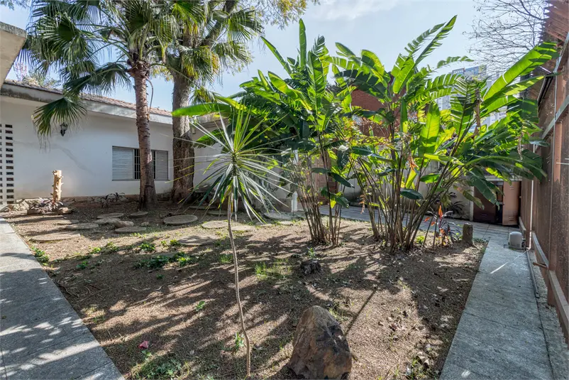 Casa térrea com 3 quartos à venda ou para alugar em Granja Julieta – SP