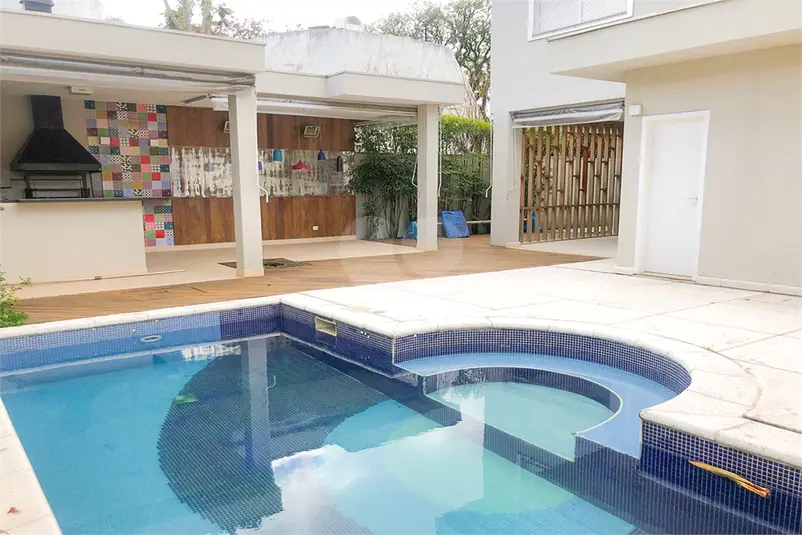 Sobrado com 3 quartos à venda em Alto de Pinheiros – SP