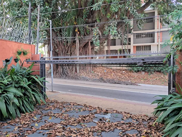 Sobrado à venda ou para alugar em Alto da Boa Vista – SP