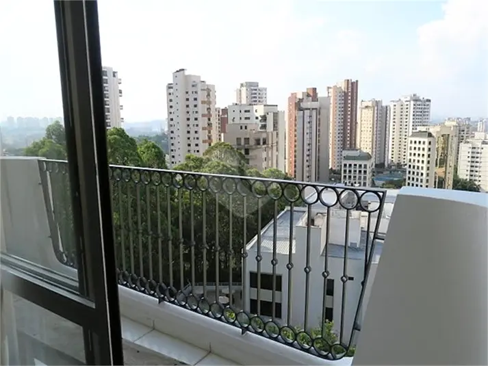 Apartamento com 3 quartos à venda ou para alugar em Morumbi – SP