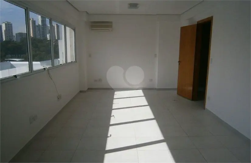 Prédio inteiro à venda ou para alugar em Aclimação – SP