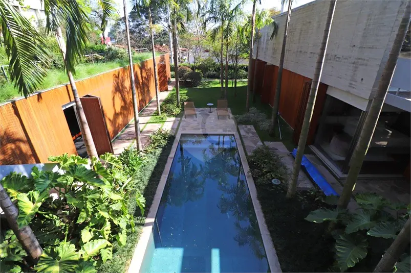 Sobrado com 4 quartos à venda em Alto de Pinheiros – SP