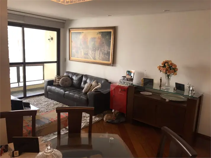 Apartamento com 3 quartos para alugar em Moema – SP