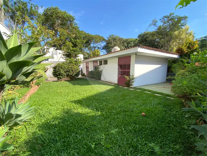 Casa térrea com 3 quartos à venda em Alto de Pinheiros – SP