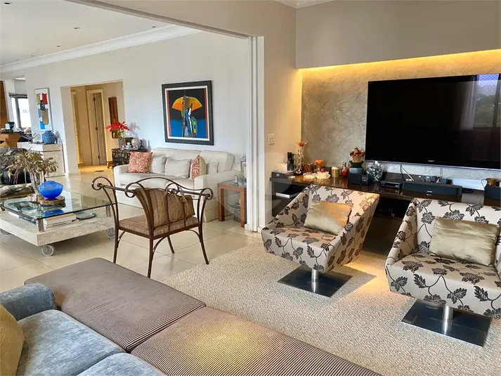 Apartamento com 4 quartos à venda em Moema – SP
