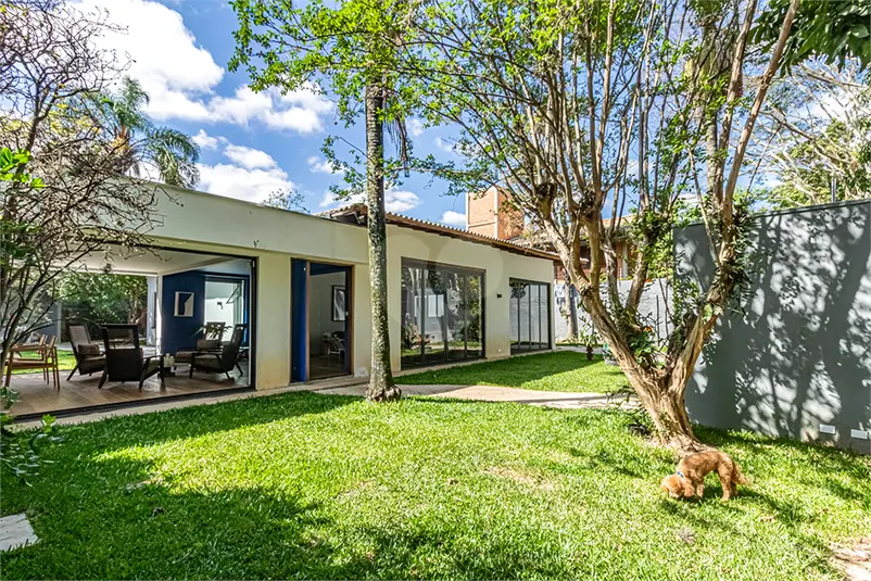 Casa térrea com 3 quartos à venda em Alto de Pinheiros – SP