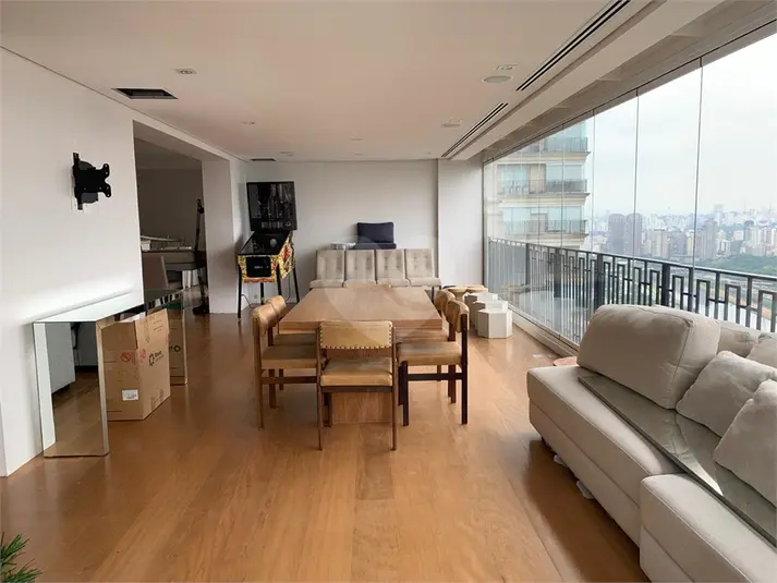 Apartamento com 3 quartos à venda em Cidade Jardim – SP