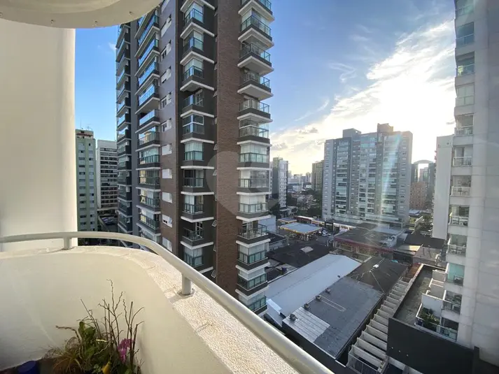 Apartamento com 3 quartos à venda em Moema – SP
