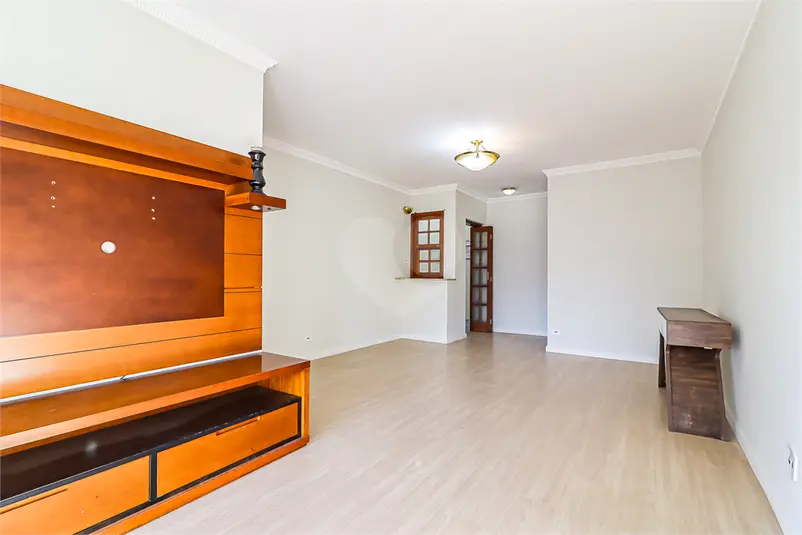 Apartamento com 3 quartos para alugar em Vila Mariana – SP