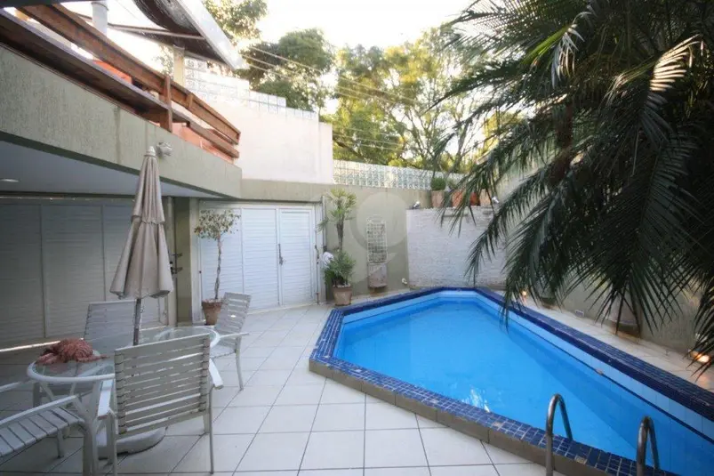 Sobrado com 3 quartos à venda em Alto de Pinheiros – SP