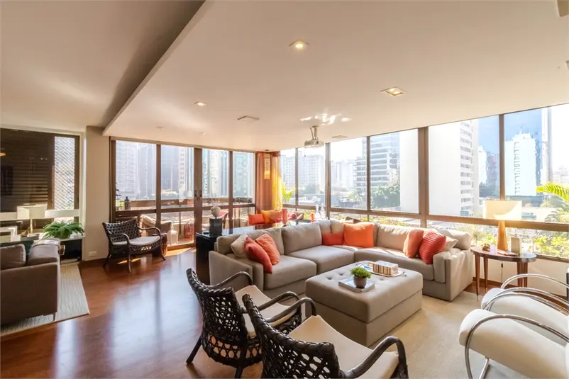 Apartamento com 3 quartos à venda em Itaim Bibi – SP