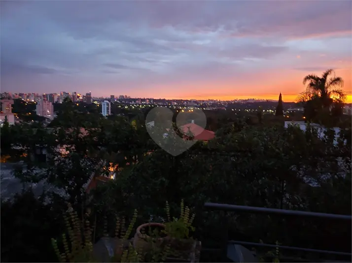 Casa com 4 quartos à venda em Alto de Pinheiros – SP