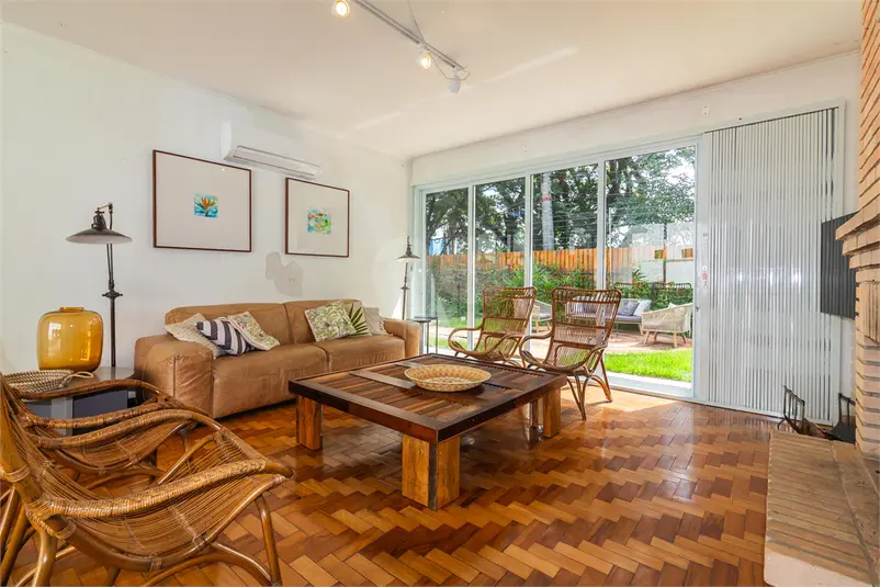 Casa térrea com 4 quartos à venda em Alto de Pinheiros – SP