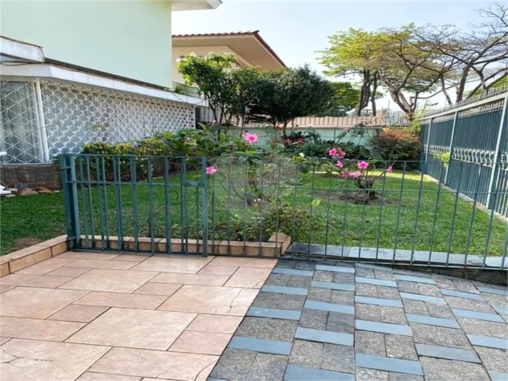Sobrado com 5 quartos à venda em Pacaembú – SP