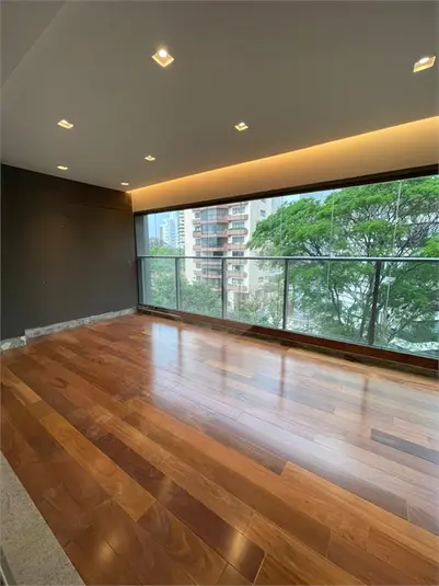 Apartamento com 3 quartos à venda ou para alugar em Moema – SP